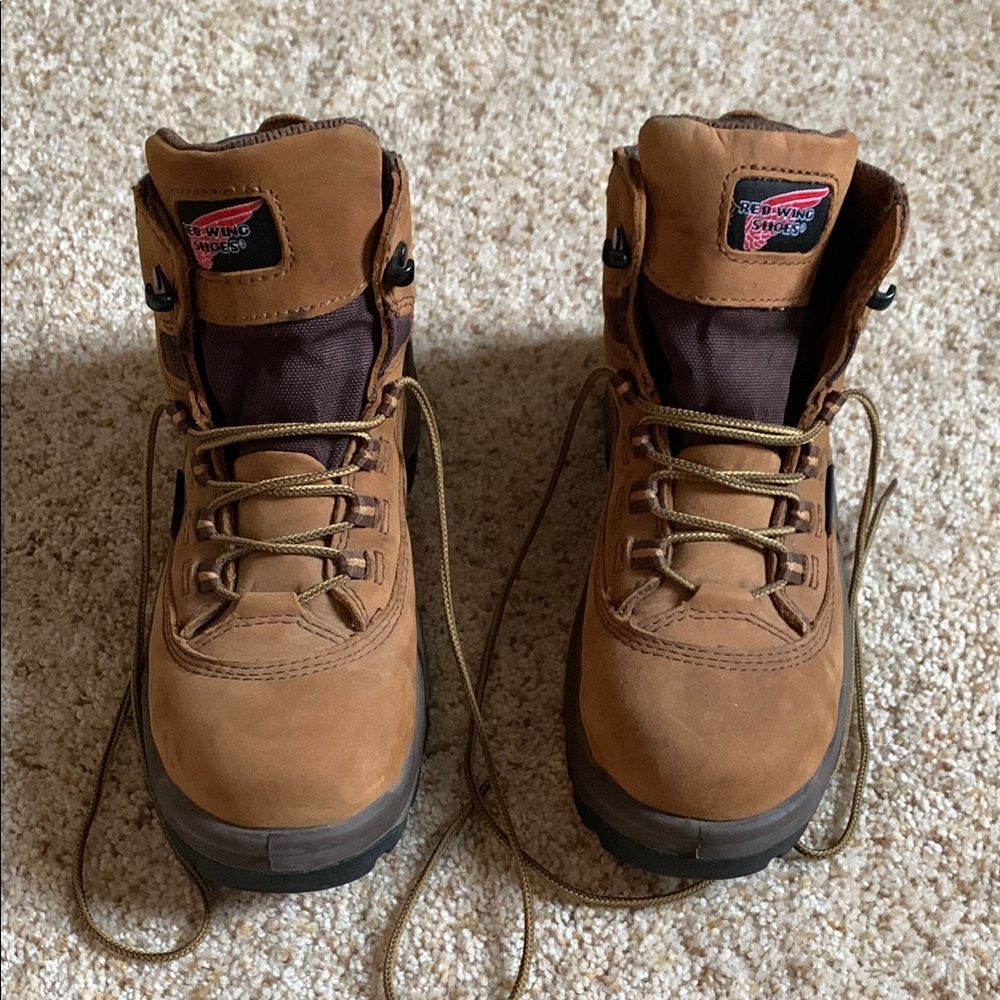 NWOT Red Wing Women’s Steel Toed Brown Hiking Boots